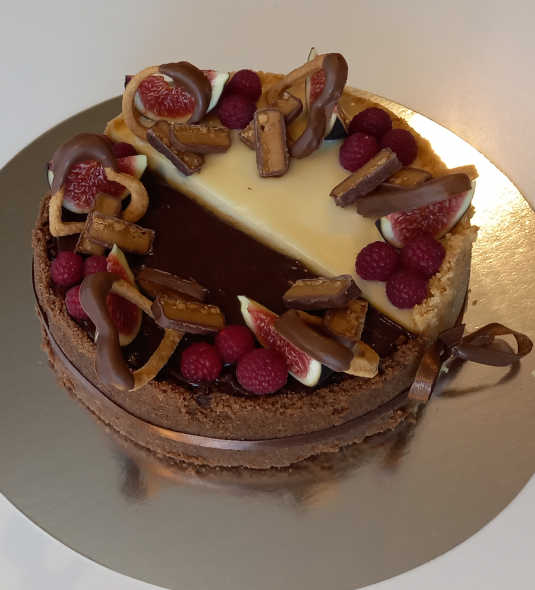 two-in-one-cheesecake-with-raspberries-self-made-cookies-sneakers